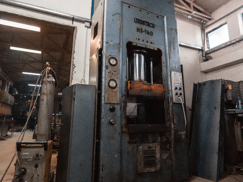 Deep drawing press in the Metal-M workshop
