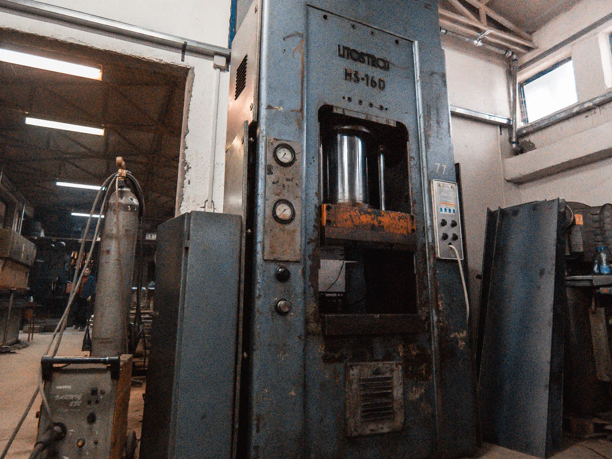 Deep drawing press in the Metal-M workshop